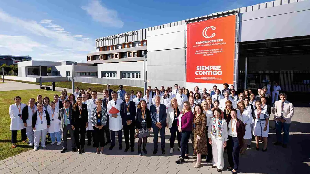 Expertos de la Organización de Institutos Europeos de Cáncer, con los responsables y profesionales del CCUN después de su visita de evaluación en las sedes de Pamplona y Madrid. CLÍNICA UNIVERSIDAD DE NAVARRA