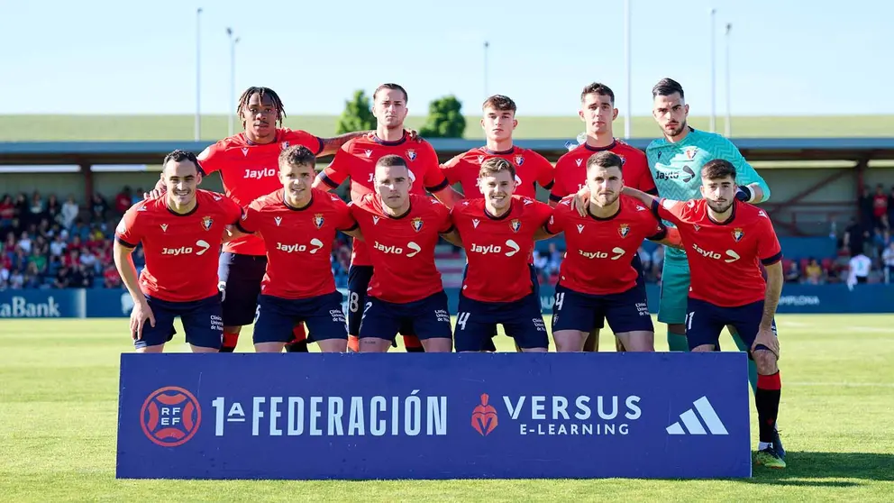 Equipo titular de Osasuna Promesas ante el Ourense en las instalaciones de Tajonar. CA Osasuna.