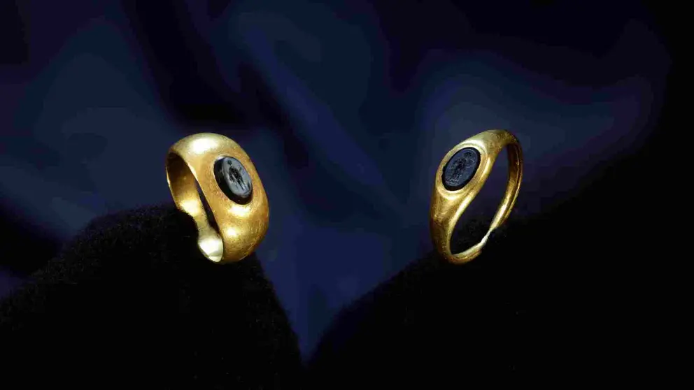 El anillo encontrado al otro lado de los pirineos es casi idéntico a uno encontrado en Burguete en 2018. EFE