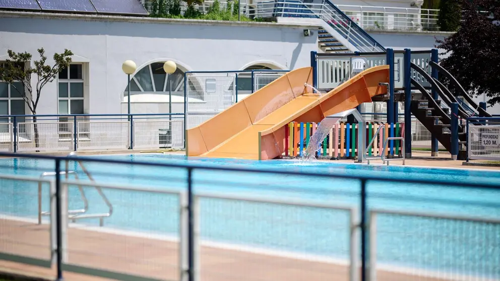 Una imagen de una de las piscinas del club pamplonés. CLUB DE TENIS DE PAMPLONA