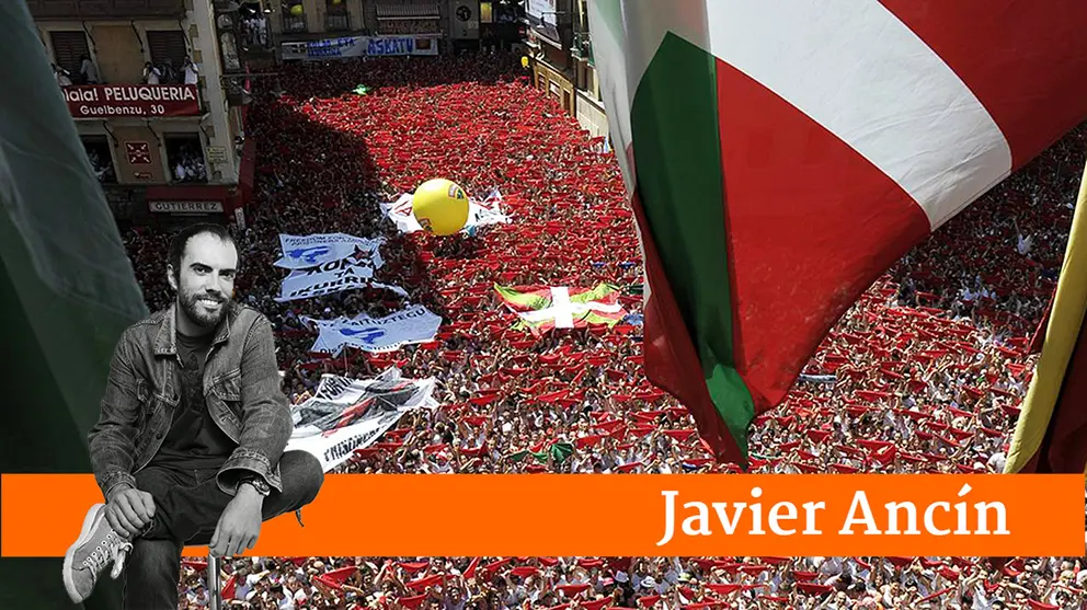 Miles de personas lanzan el tradicional "pañuelico" rojo en la Plaza del Ayuntamiento de Pamplona durante el lanzamiento del Chupinazo, con el que a las doce del mediodía dan comienzo las fiestas de San Fermín. EFE/Villar López