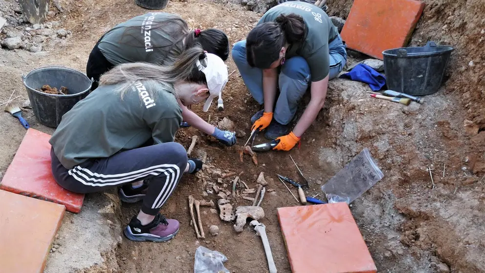 Labores de exhumación de una víctima de la Guerra Civil en Genevilla. - GOBIERNO DE NAVARRA