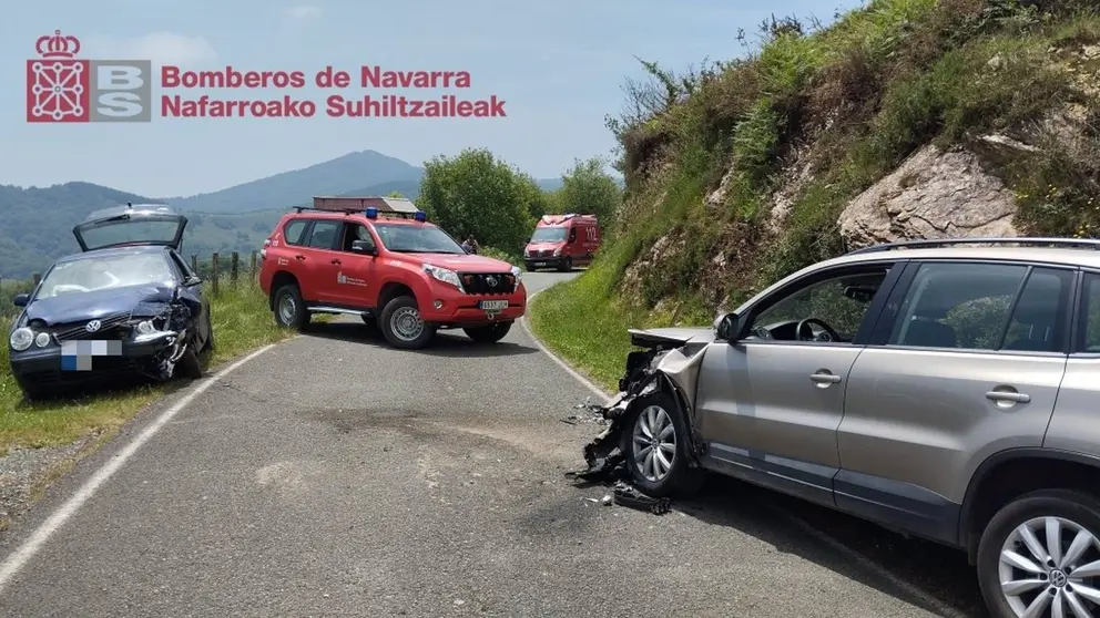 Imagen de los dos vehículos implicados en el siniestro vial. - BOMBEROS DE NAVARRA