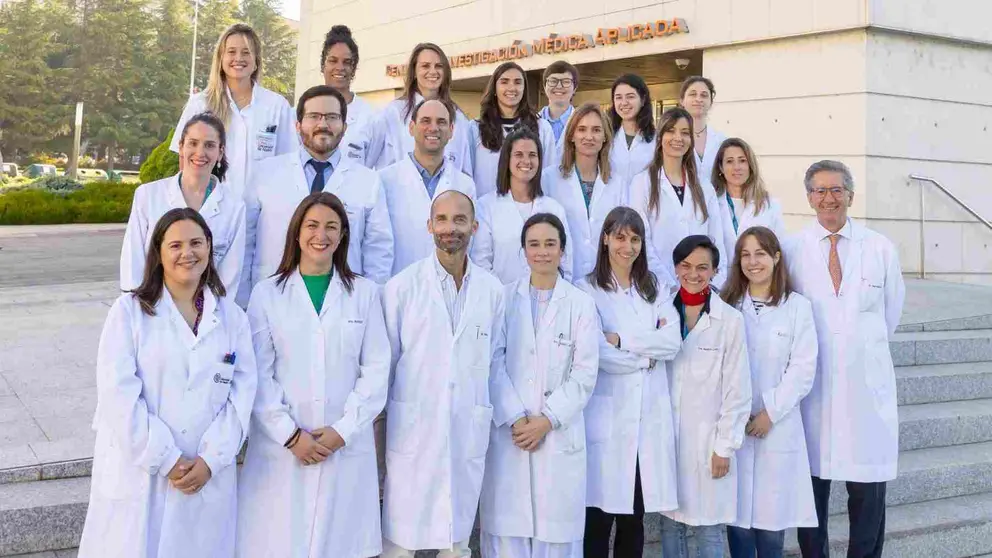 En la primera fila, el Dr. Bruno Paiva, con el equipo del Grupo de Mieloma Múltiple del Cima y de la Clínica Universidad de Navarra que ha participado en el estudio. CIMA