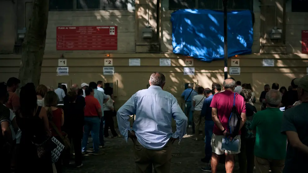 Renovaci&oacute;n de abonos para la Feria del Toro de San Ferm&iacute;n 2025 en la plaza de toros de Pamplona. PABLO LASAOSA