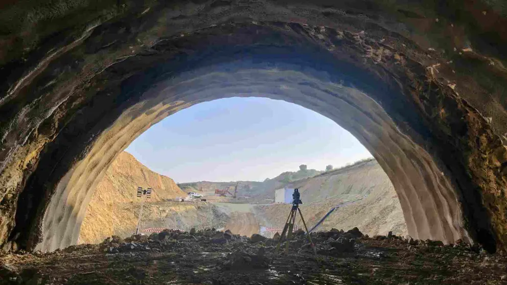 Apertura del túnel de Artzareta en las obras del TAV en Navarra. ADIF