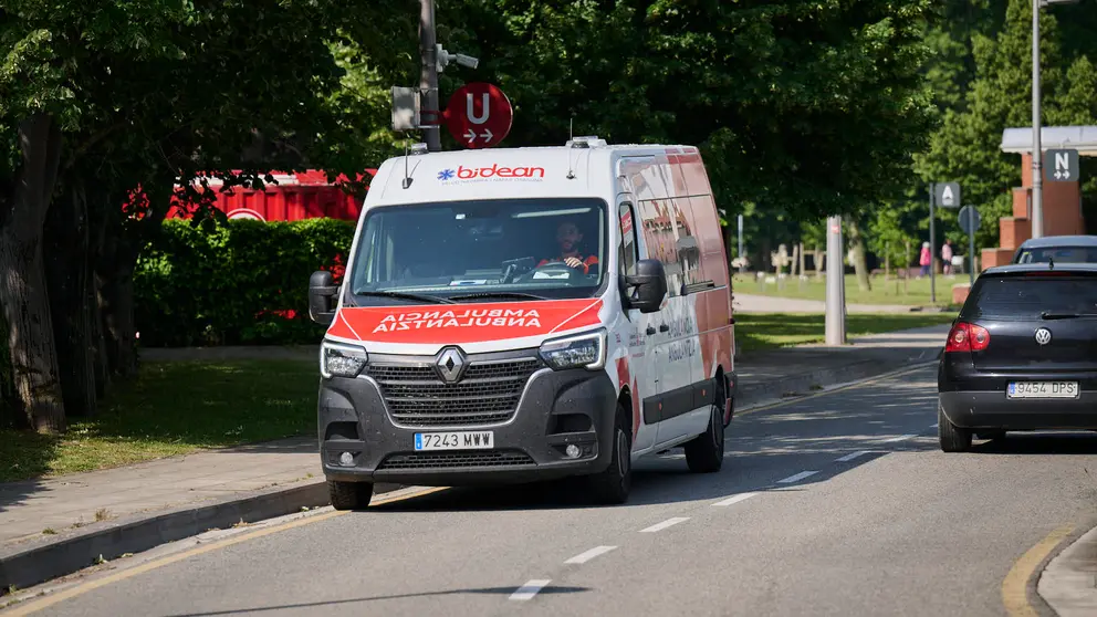 Ambulancia de la empresa p&uacute;blica Bidean. PABLO LASAOSA