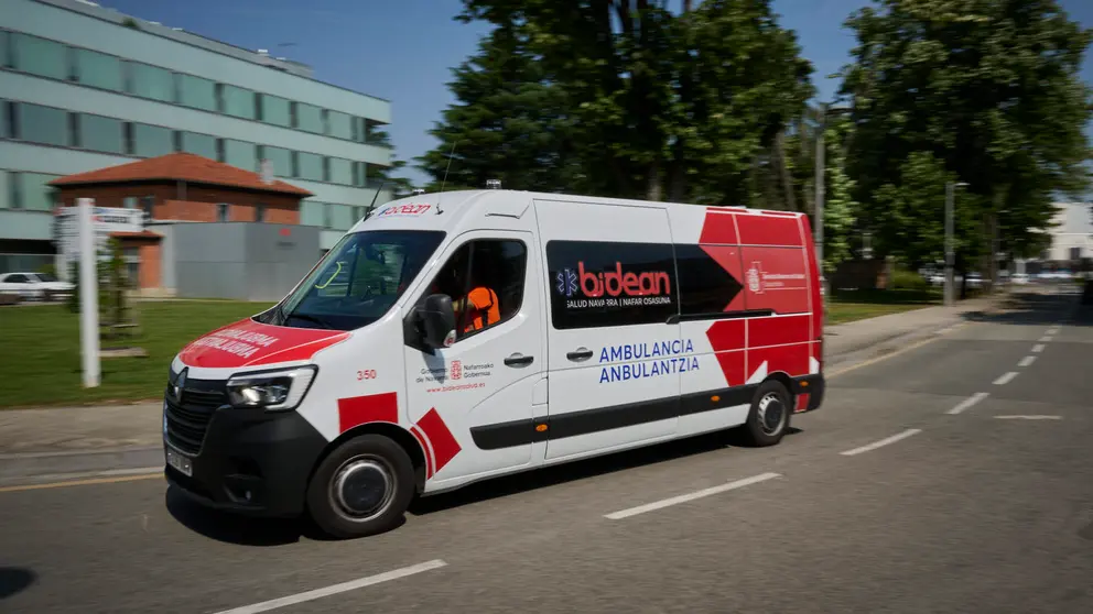 Ambulancia de la empresa p&uacute;blica Bidean. PABLO LASAOSA