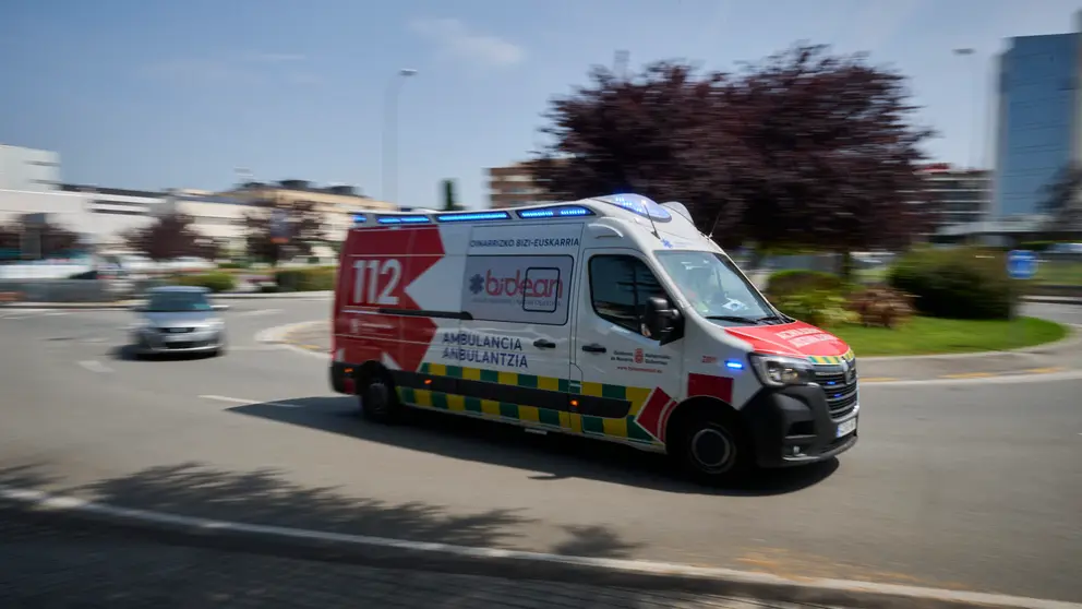 Ambulancia de la empresa p&uacute;blica Bidean. PABLO LASAOSA