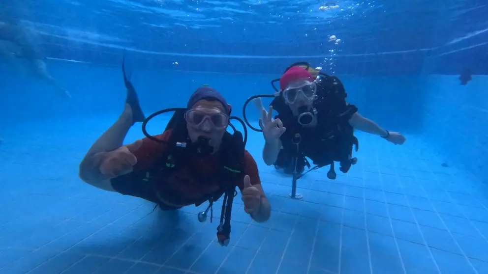 El colegio Torre Monreal de Tudela celebra su primer bautizo de buceo adaptado para alumnado con discapacidad. CEDIDA