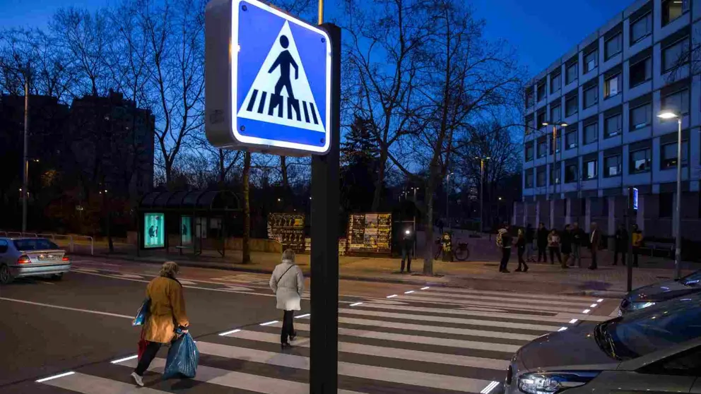 Así son los pasos de peatones inteligentes que Asirón se niega a instalar en Pamplona. CEDIDA