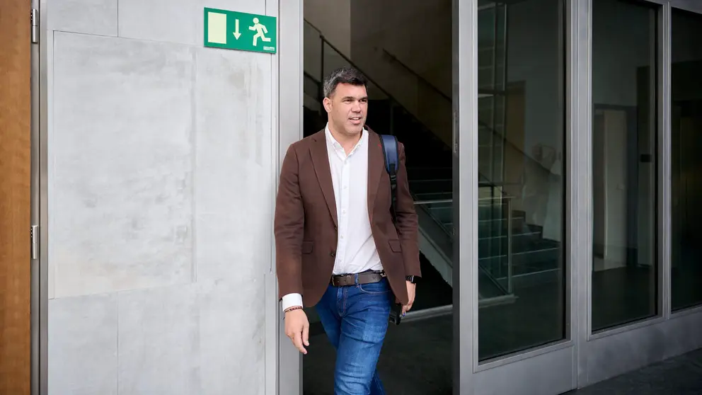 Javier García del PPN en su llegada a la Mesa y Junta de Portavoces del Parlamento. PABLO LASAOSA
