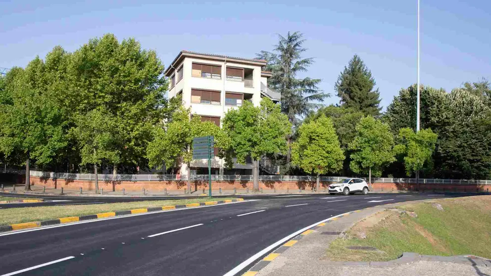 Tramo oeste de la Plaza de los Fueros, donde Asirón construirá un nuevo carril bici. AYUNTAMIENTO DE PAMPLONA