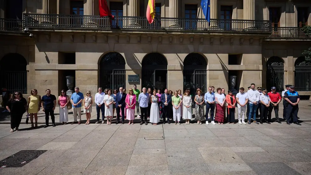 Concentración del Gobierno de Navarra con motivo del Día del Orgullo LGTBI+.
- GOBIERNO DE NAVARRA