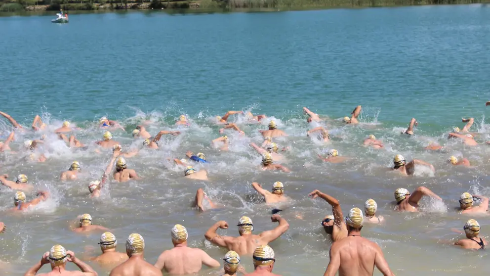 250 nadadores se dan cita en la balsa La Morea para una competición. CEDIDA