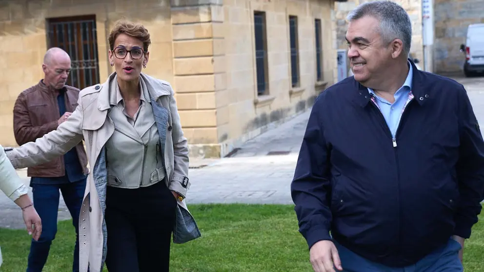 María Chivite y Santos Cerdán, en un acto político en Navarra. IÑIGO ALZUGARAY