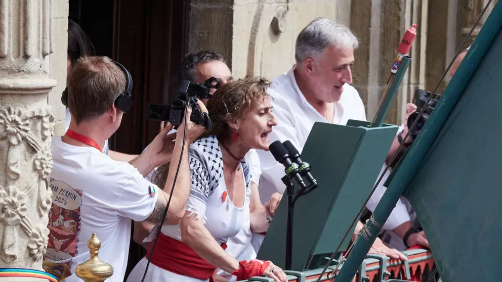 Lidón Soriano, de la plataforma Yala Nafarroa con Palestina, en el chupinazo de Sanfermines 2025.
- Eduardo Sanz - Europa Press