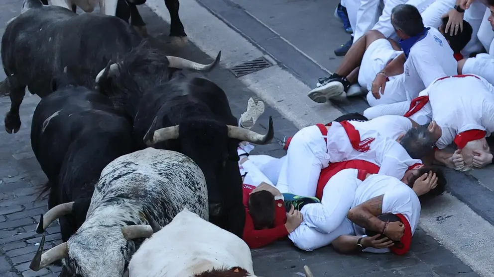Segundo encierro de San Fermín 2025 el día 8 de julio con toros de Cebada Gago en Santo Domingo. EFE - J.P. URDIROZ