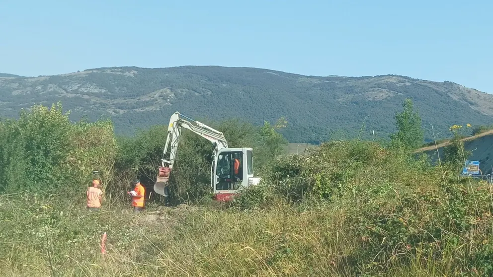 Imagen de la maquinaria que ha iniciado las obras en Izurdiaga. GOBIERNO DE NAVARRA