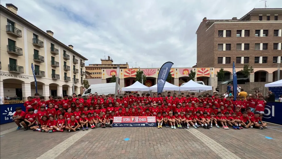 Este verano, el Fútbol Plaza 3x3 ha vuelto a llenar las calles
de distintas localidades navarras de deporte, energía, juegos y compañerismo. CEDIDA