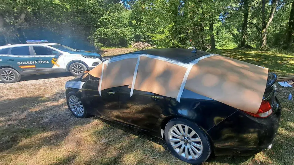 Imagen del coche que pintaba el denunciado. GUARDIA CIVIL