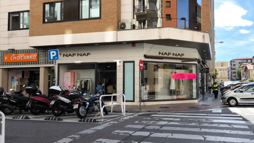 La tienda Naf Naf cierra en Pamplona. NAVARRA.COM