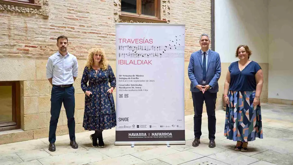 De izquierda a derecha: el gerente de la Fundación Baluarte, Rubén Jauquicoa; la directora artística de la SMADE, Raquel Andueza; el director general de Cultura, Ignacio Apezteguía; y la alcaldesa de Estella, Marta Ruiz de Alda. GOBIERNO DE NAVARRA