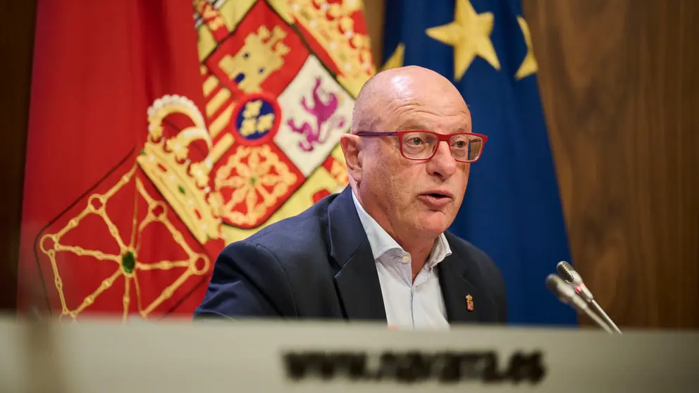 Rueda de prensa del consejero de Economía y Hacienda José Luis Arasti, portavoz de Gobierno y consejera de Interior Amparo López y del consejero de Educación Carlos Gimeno tras la Sesión de Gobierno. PABLO LASAOSA