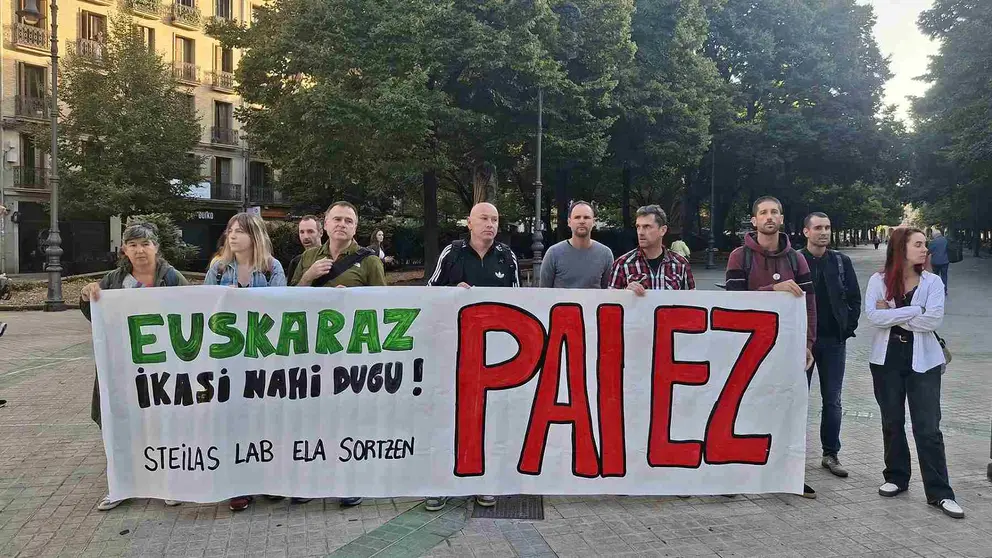 Concentración de los sindicatos Steilas, LAB, ELA y Sortzen en contra del PAI y para reclamar el derecho a estudiar en modelo D.
EUROPA PRESS