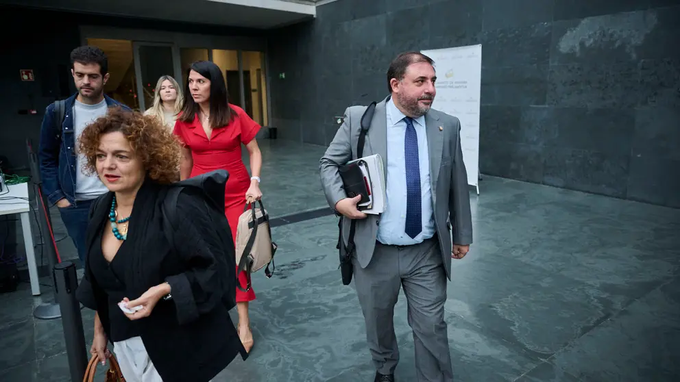 El presidente del Parlamento Unai Hualde minutos antes de comenzar el pleno del Parlamento. PABLO LASAOSA