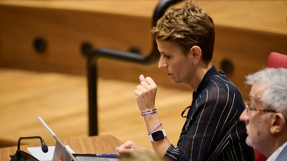 María Chivite durante el pleno del Parlamento. PABLO LASAOSA