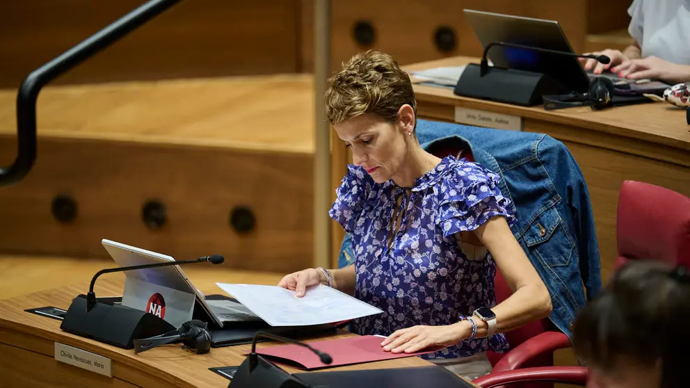 María Chivite, presidenta del Gobierno de Navarra, durante el Pleno del Parlamento. PABLO LASAOSA