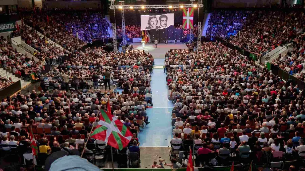 Acto de Sortu, en el pabellón Anaitasuna, en homenaje a los asesinos etarras Txiki y Otaegui organizado por Sortu. EUROPA PRESS