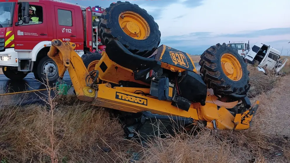Imagen de los vahículos accidentados en Lodosa. BOMBEROS DE NAVARRA