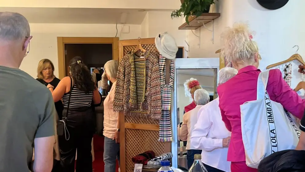 Imagen de la inauguración de la nueva tienda de moda sostenible de Madre Coraje en Pamplona. CEDIDA