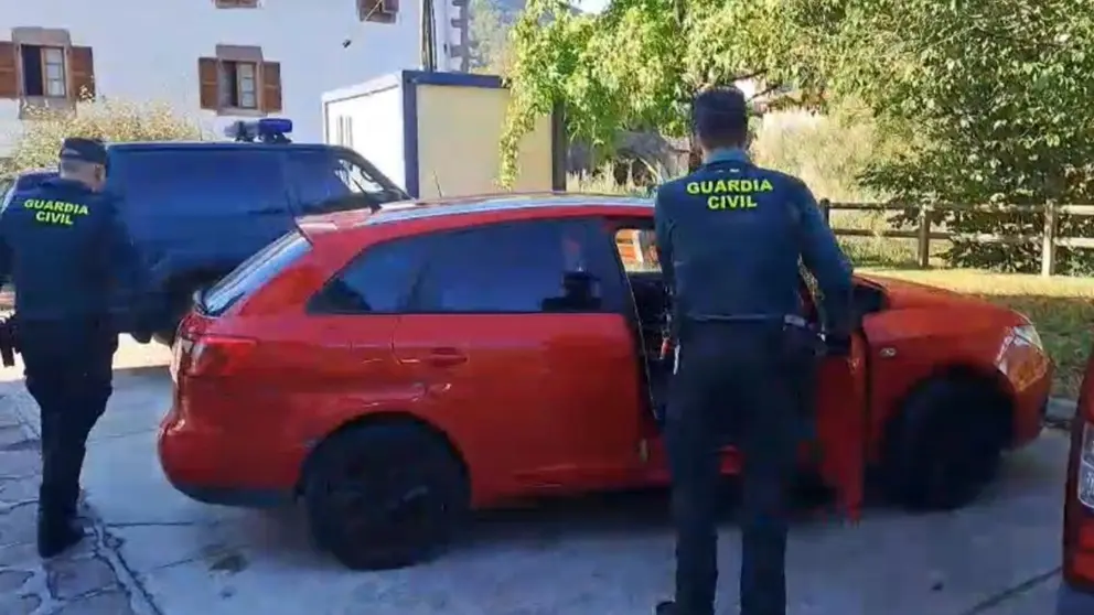 Guardia Civil ha detenido a tres personas en Sunbilla tras la huida de un vehículo sustraído en Valencia. CEDIDA