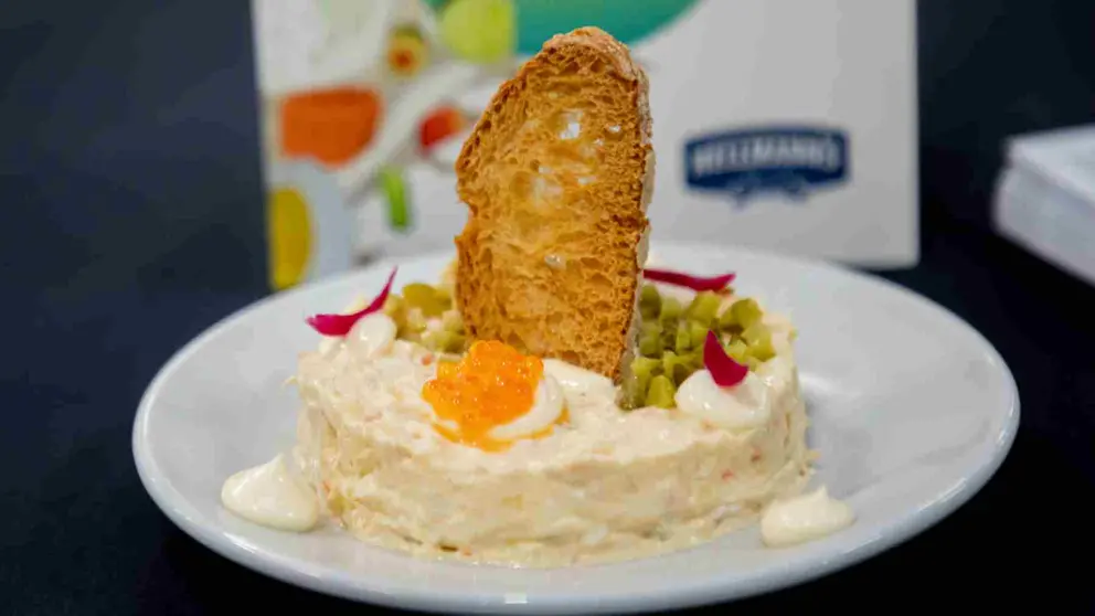 Presentación de Ensalamiña, la propuesta del Bar Caixo de Alsasuna, que se ha impuesto en el concurso La Mejor Ensaladilla de Navarra.