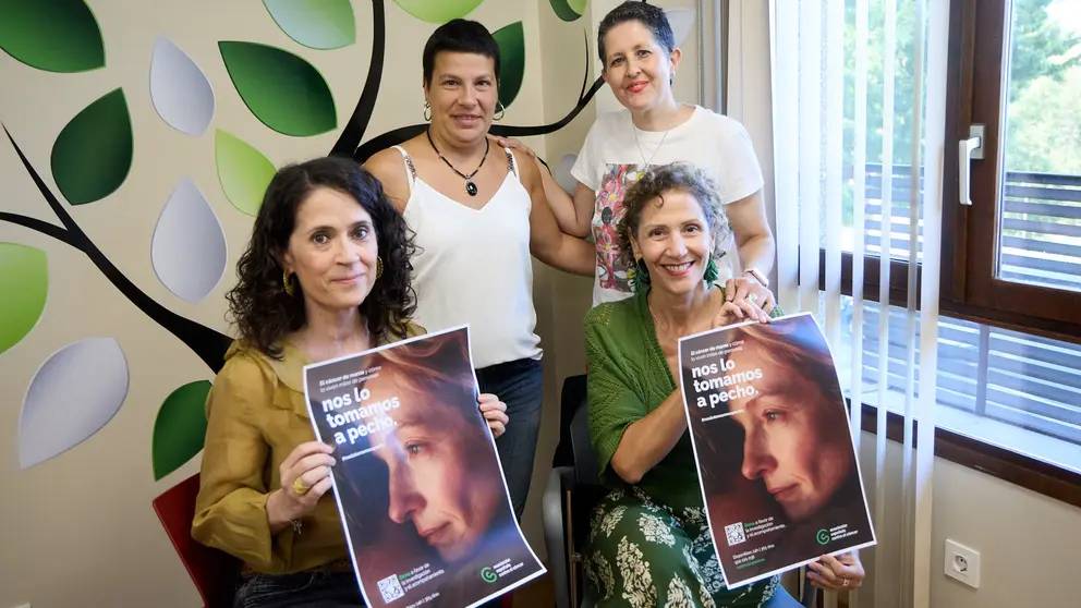 Presentación de la campaña 2025 contra el cáncer de mama de la Asociación Española contra el Cáncer en Navarra. IÑIGO ALZUGARAY
