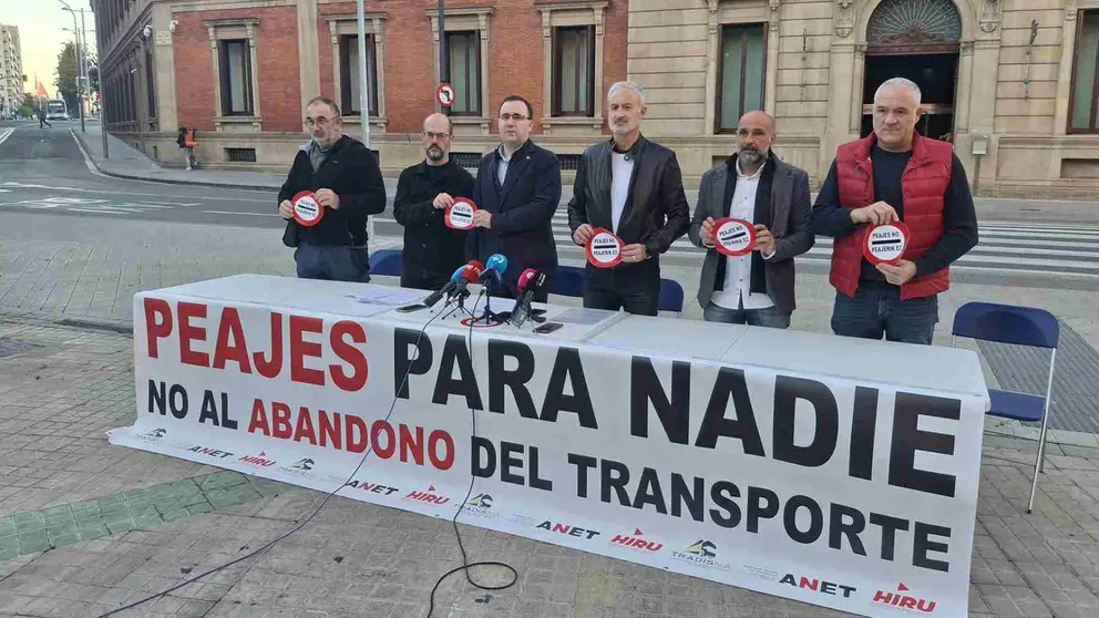 Rueda de prensa de ANET, Hiru y Tradisna en protesta por la situación del sector del transporte por carretera en Navarra. EUROPA PRESS