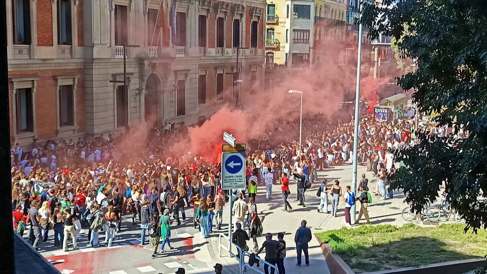 Manifestación pro palestina convocado por el sindicato de estudiantes de la UPNA ante el Parlamento de Navarra. NAVARRA.COM