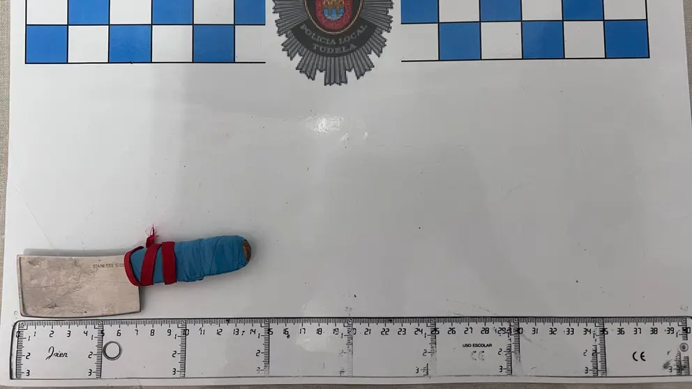 Imagen del machete con el que el detenido amenazó a un padre y sus dos hijas pequeñas. POLICÍA LOCAL DE TUDELA