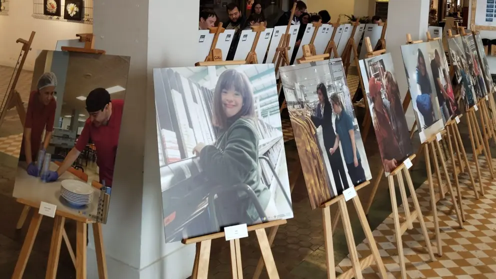 Down Navarra inaugura en Pamplona la exposición “Impulsa ECA” para promover la inclusión laboral con apoyo. CEDIDA