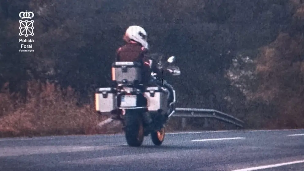 Imagen del radar que detectó al motorista en Navarra. POLICÍA FORAL