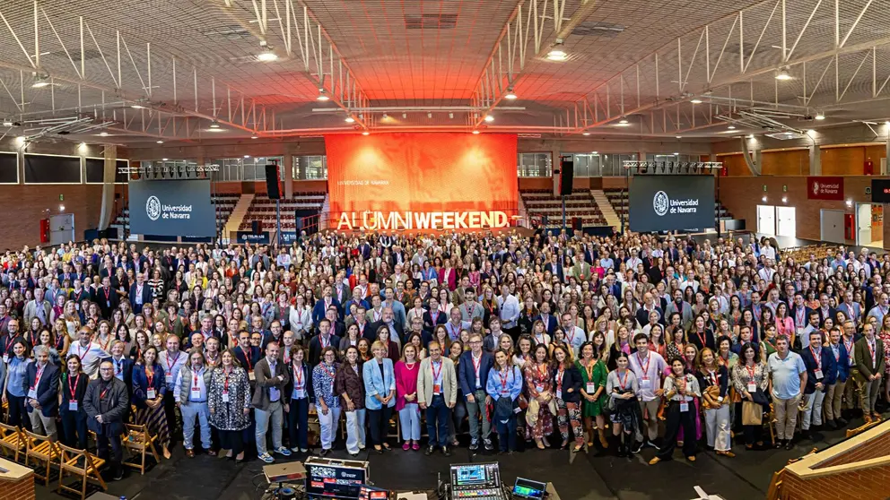 Fotografía de familia del Alumni Weekend de la Universidad de Navarra. UNIVERSIDAD DE NAVARRA