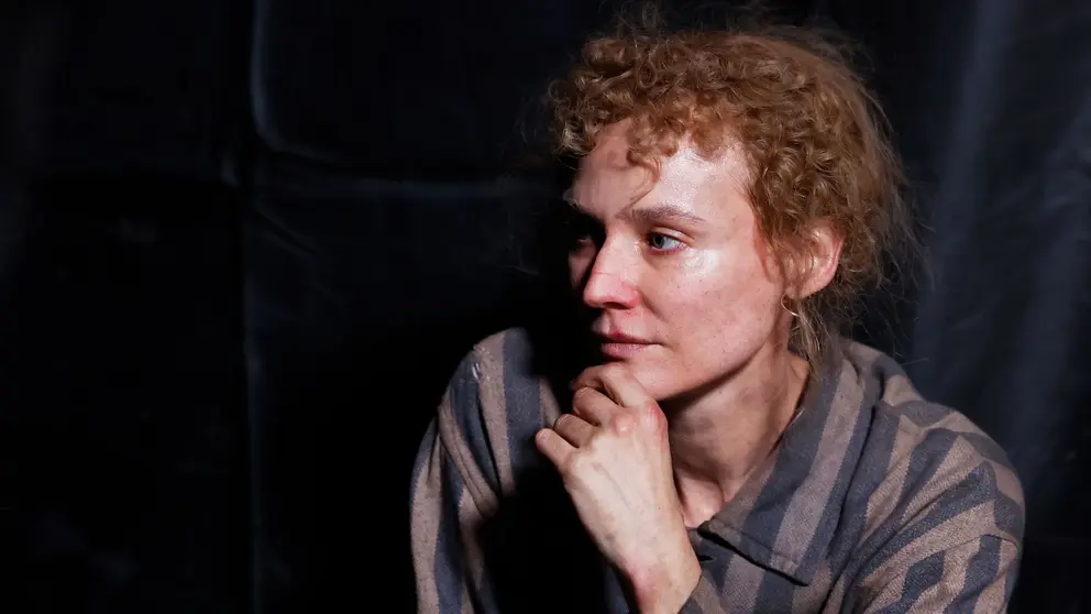 La actriz alemana Diane Kruger, quien se encuentra en Pamplona rodando parte de la película 'Each of Us', ha asegurado en rueda de prensa que aceptó este proyecto por la "mirada femenina única" que ofrece sobre un campo de concentración, el de Ravensbrück, destinado únicamente a mujeres. EFE / JESÚS DIGES