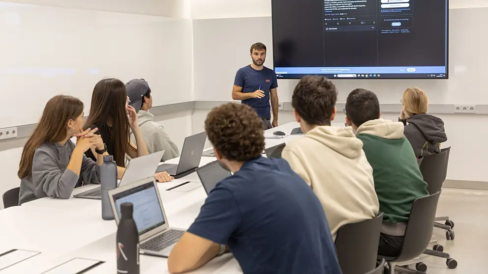 La oferta académica de la Facultad de Comunicación contará con cuatro itinerarios transversales que podrán combinarse con cualquiera de los grados. UNIVERSIDAD DE NAVARRA