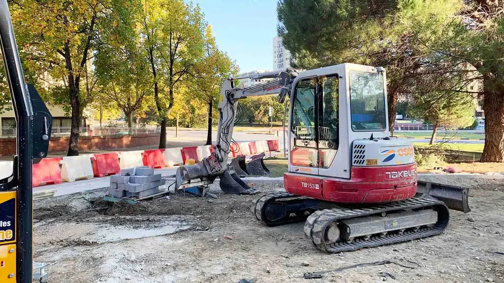 Obras del nuevo carril bici en la Plaza de los Fueros de Pamplona. Navarra.com