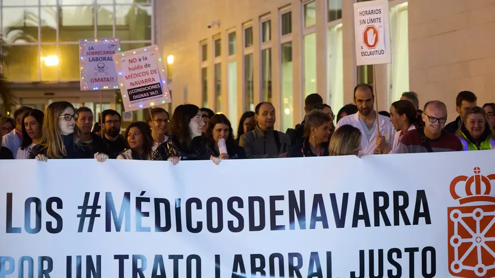 Concentración convocada por el Sindicato Médico de Navarra en el centro de Consultas Príncipe de Viana de Pamplona. NAVARRA.COM