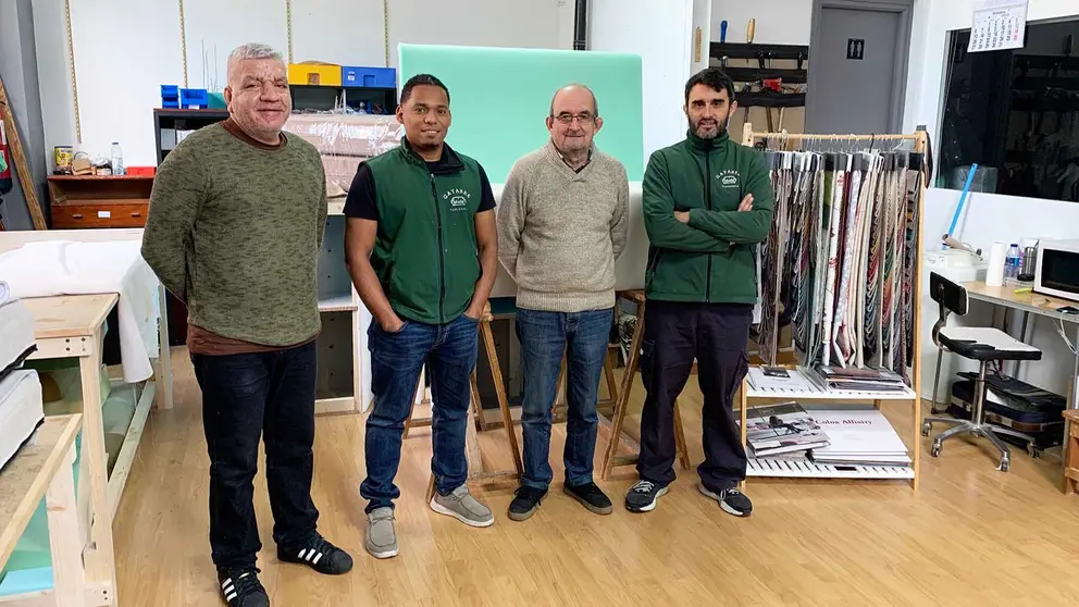 Werner, William, Jesús e Igor Valencia en la tapicería Gayarre de Pamplona. Navarra.com