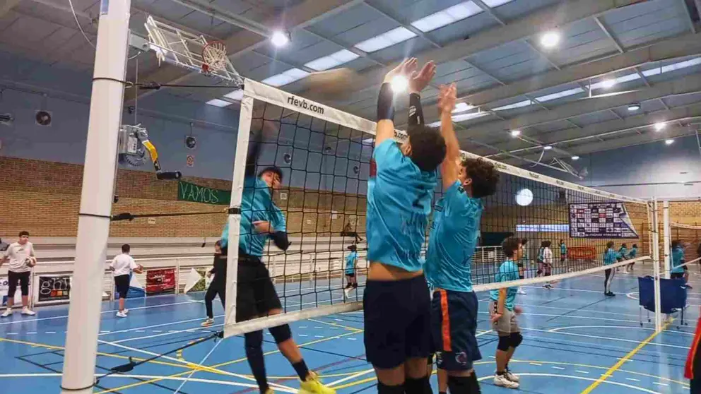 Jóvenes del Club Voley Alfaro en acción. AYUNTAMIENTO DE ARGUEDAS